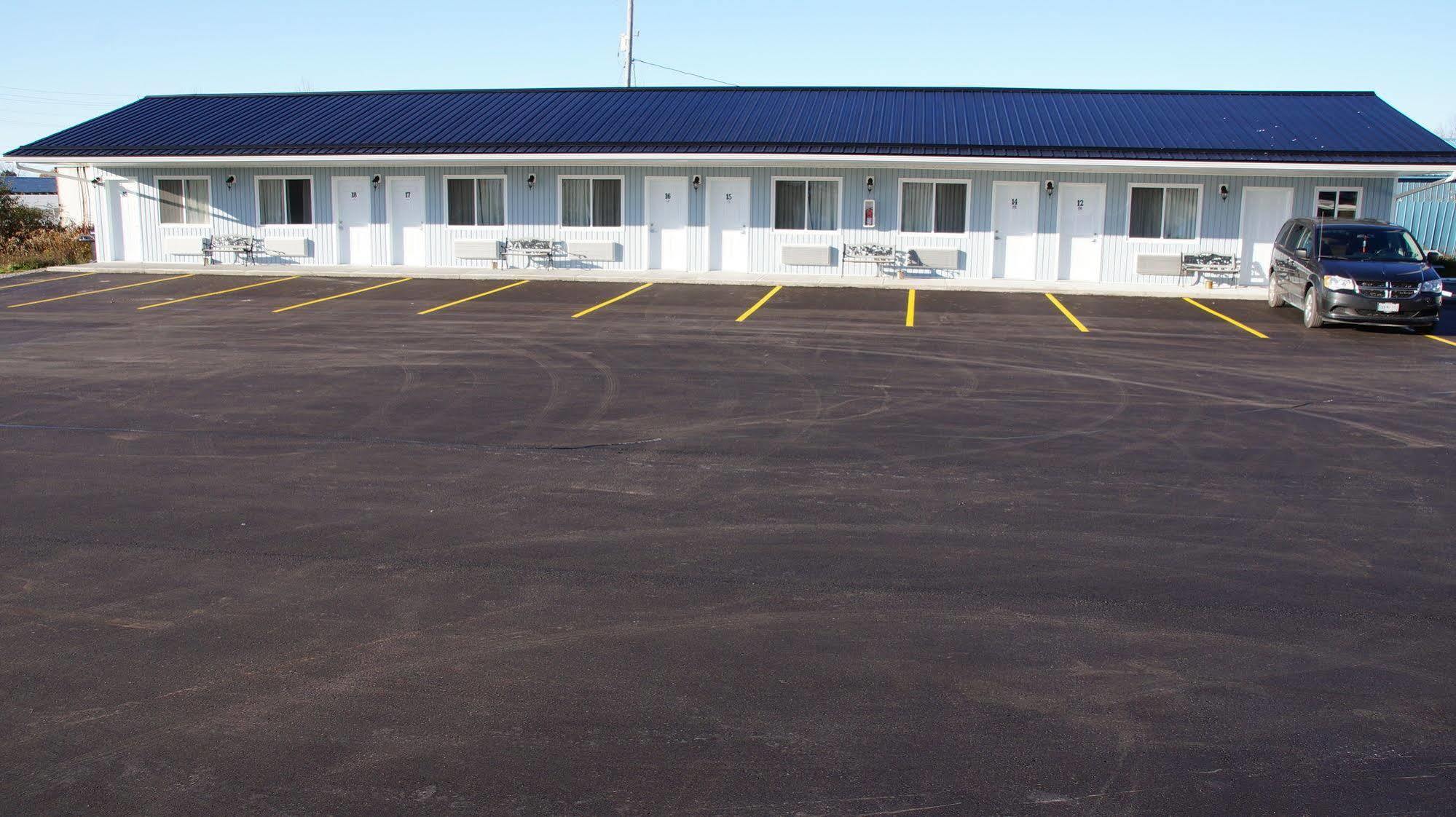 Robyn'S Motel Peterborough Esterno foto